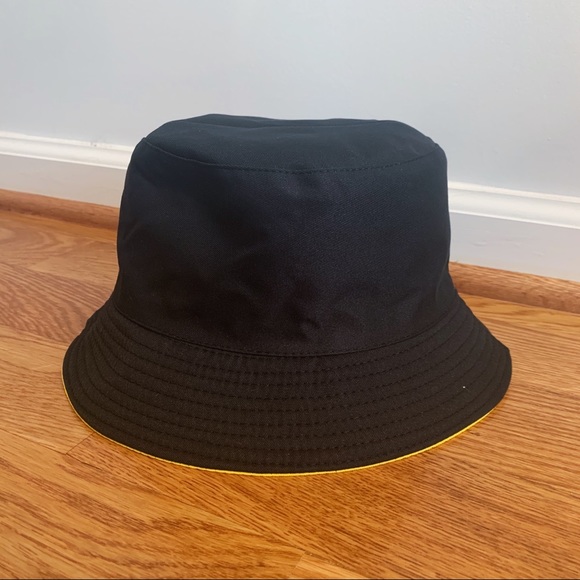 SALE! 🚨 Reversible Yellow Daisy Bucket Hat Black - Picture 6 of 6